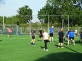 Laatste training S.K.N.W.K. JO10-1 van seizoen 2022-2023 (partijtje tegen de ouders) (49/165)